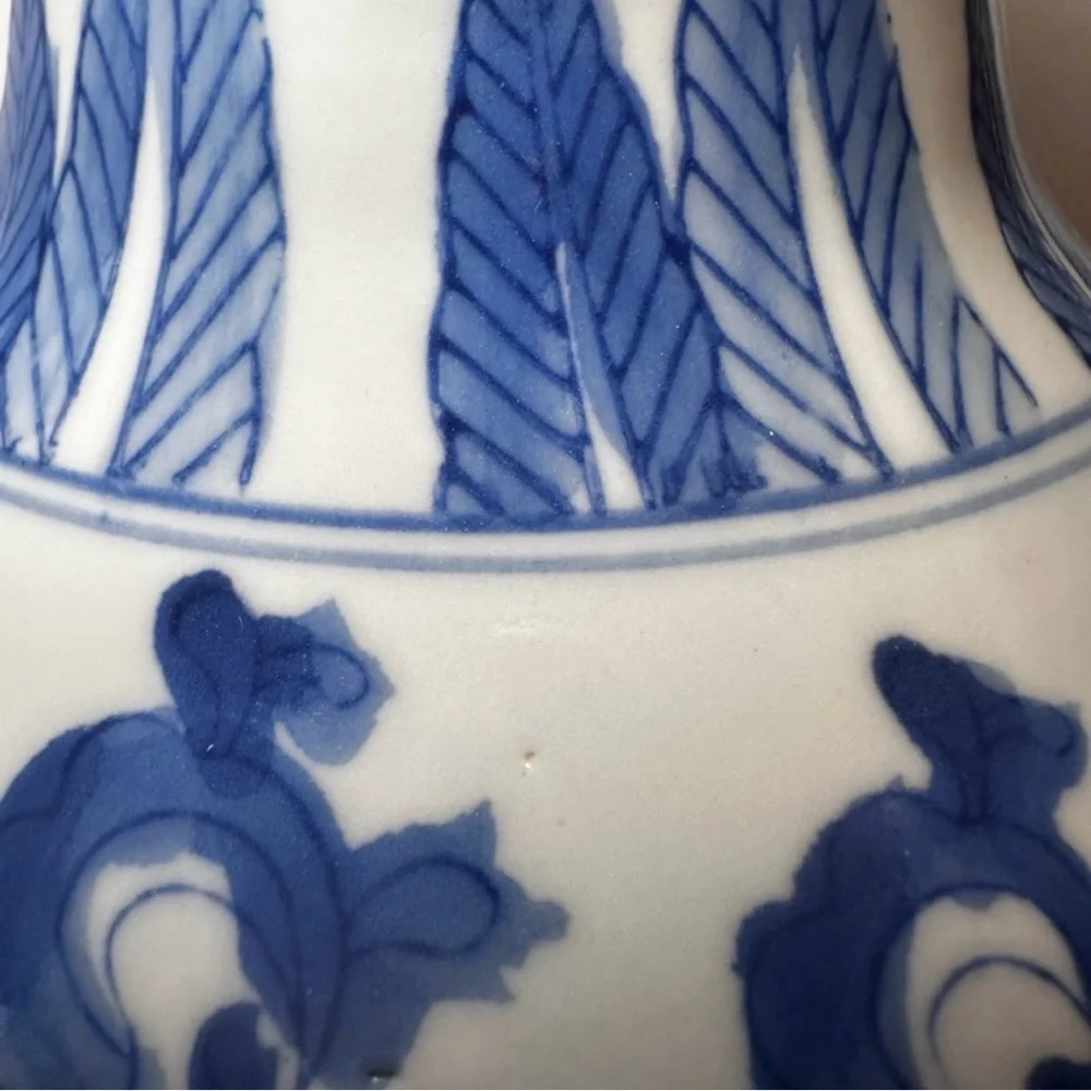 💙🤍Vintage Blue and White Chinese Vase